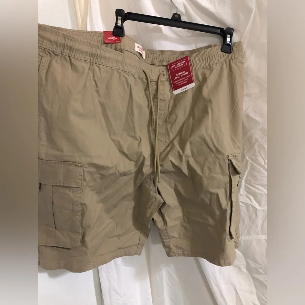 Levi’s signature tan 9” inseam comfort relaxed‎ cargo shorts size 2XL brand new